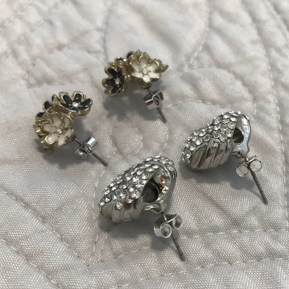 Set of 2 Earrings - Picture 5 of 9